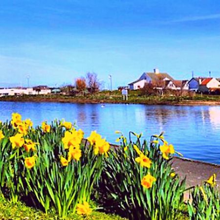 Romantic Lakeside Cottage By The Beach! With Super Cosy Log Burner! The Perfect Escape To Your Home From Home By The Sea! So Relaxing - You Won'T Want To Leave! Pet Friendly! Mablethorpe Exterior foto